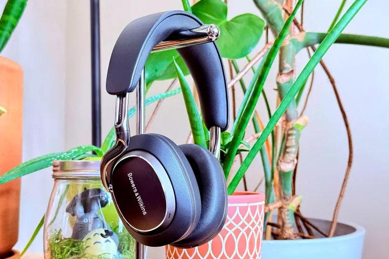 Bowers & Wilkins Px8 S2 noise-cancelling wireless headphones review: Turning transit into theatre