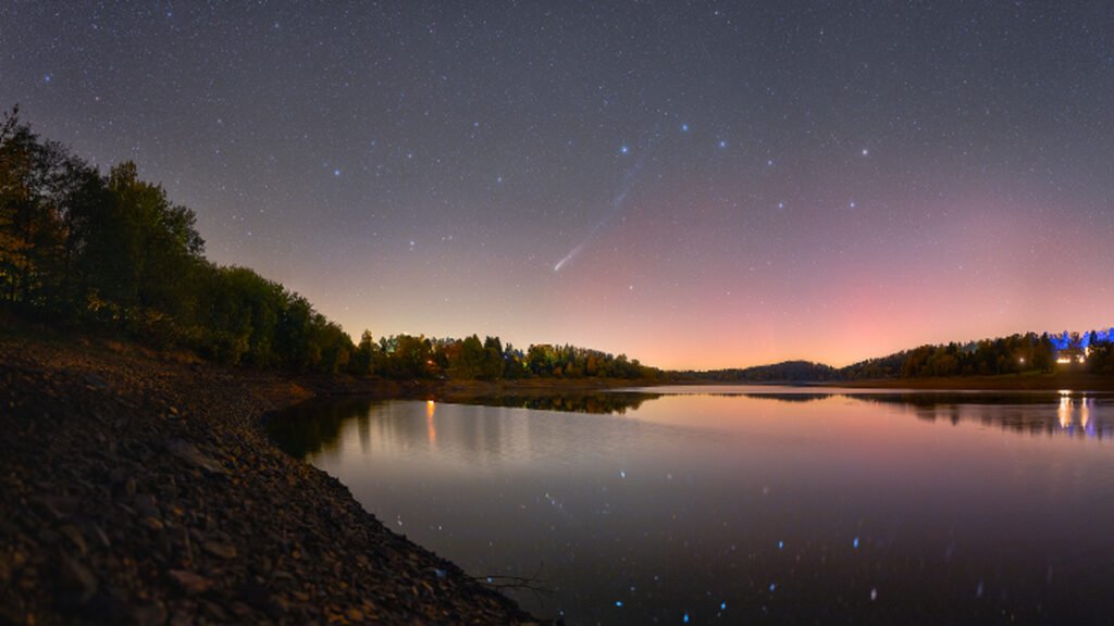 Superbright ‘Comet Lemmon’ gets its tail temporarily torn to pieces by solar wind