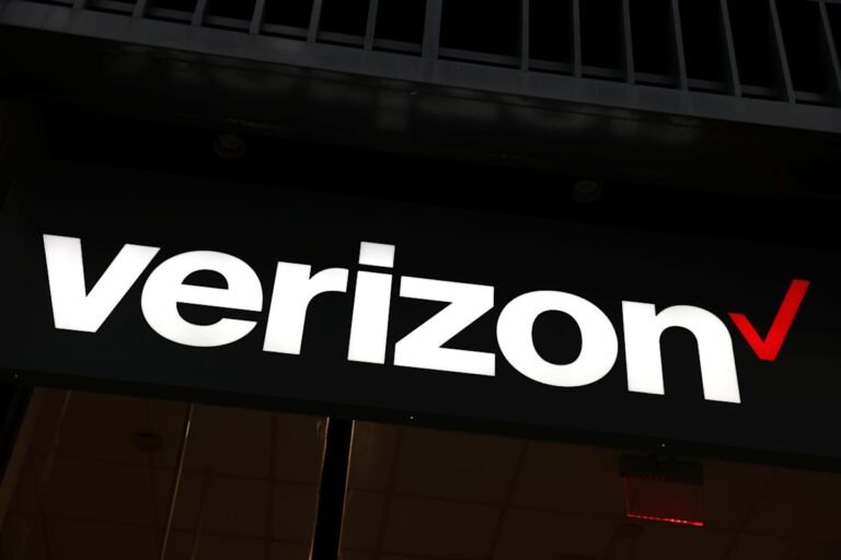 Verizon may cut 15,000 jobs next week