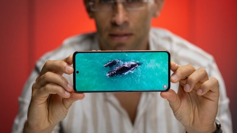 Black Friday 2025 comes early for foldable shoppers with half-off Motorola Razr (2024) deal