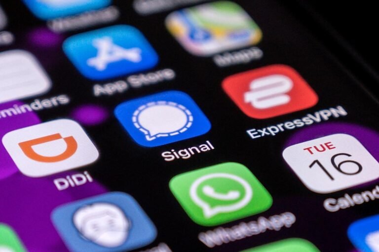 Signal extends backup feature to iOS users