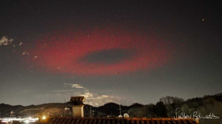 Bizarre, UFO-like halo of red light appears over small Italian town — for the second time in 3 years