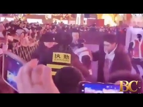 2025 proved humanoid robots are here to stay. And fall down.