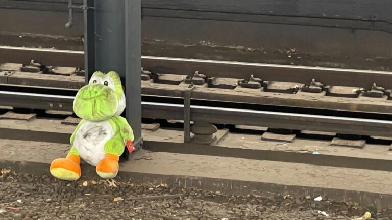 A Yoshi Plush Has Been Sitting On NYC Subway Tracks For Weeks