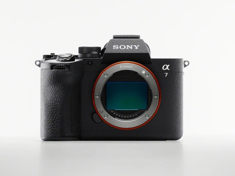 Gear News of the Week: Google Drops Another Android Update, and the Sony A7 V Is Here