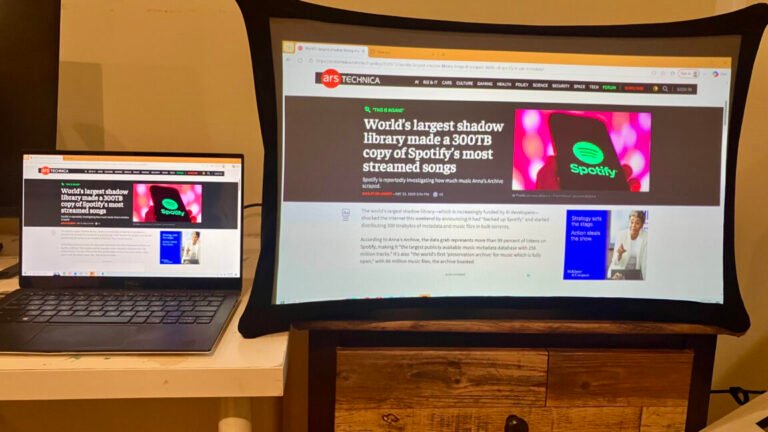 The Splay is a subpar monitor but an exciting portable projector