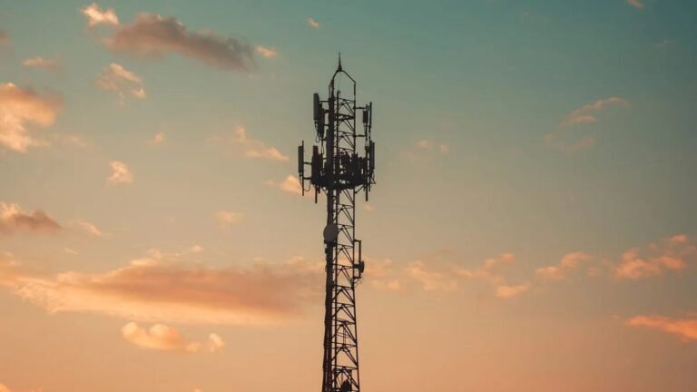 Pittsburgh parents protest a cellphone tower next to a high school – it’s not just about radiation