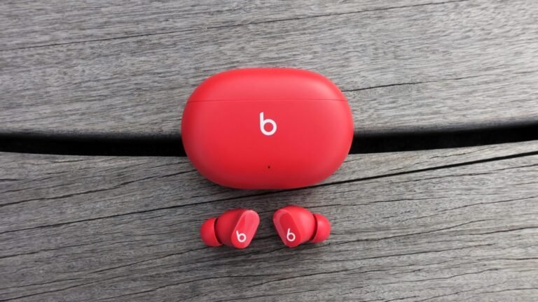 Apple patches eavesdropping vulnerability in Beats Studio Buds
