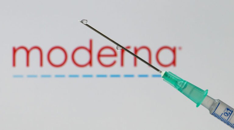 FDA advisors unanimously vote to approve Moderna’s mRNA after agency drama