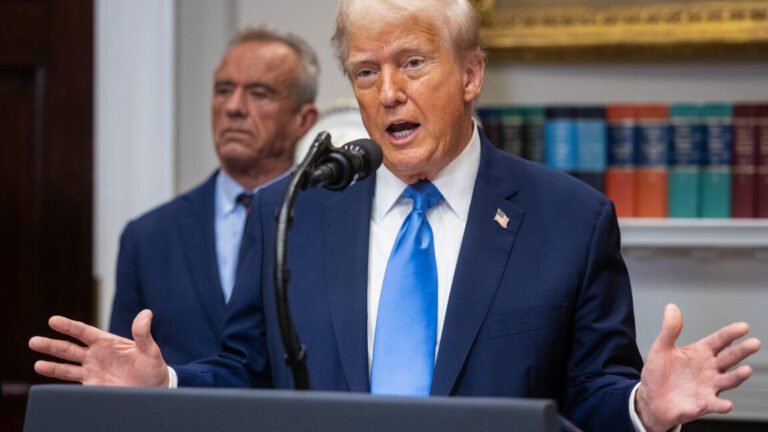 New Trump vaccine order based on “no credible scientific evidence,” doctors say