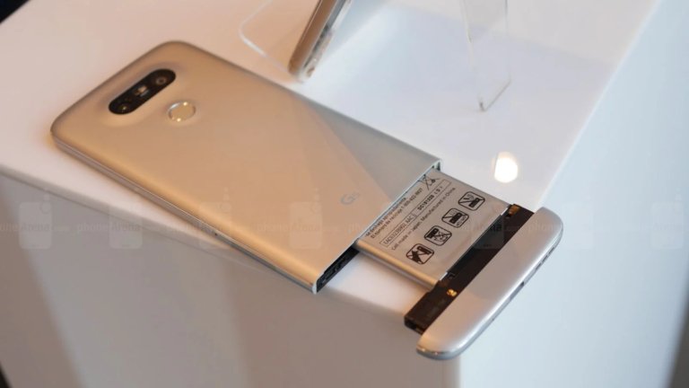 Smartphones must have user-replaceable batteries by 2027. But not your iPhone. Here’s why
